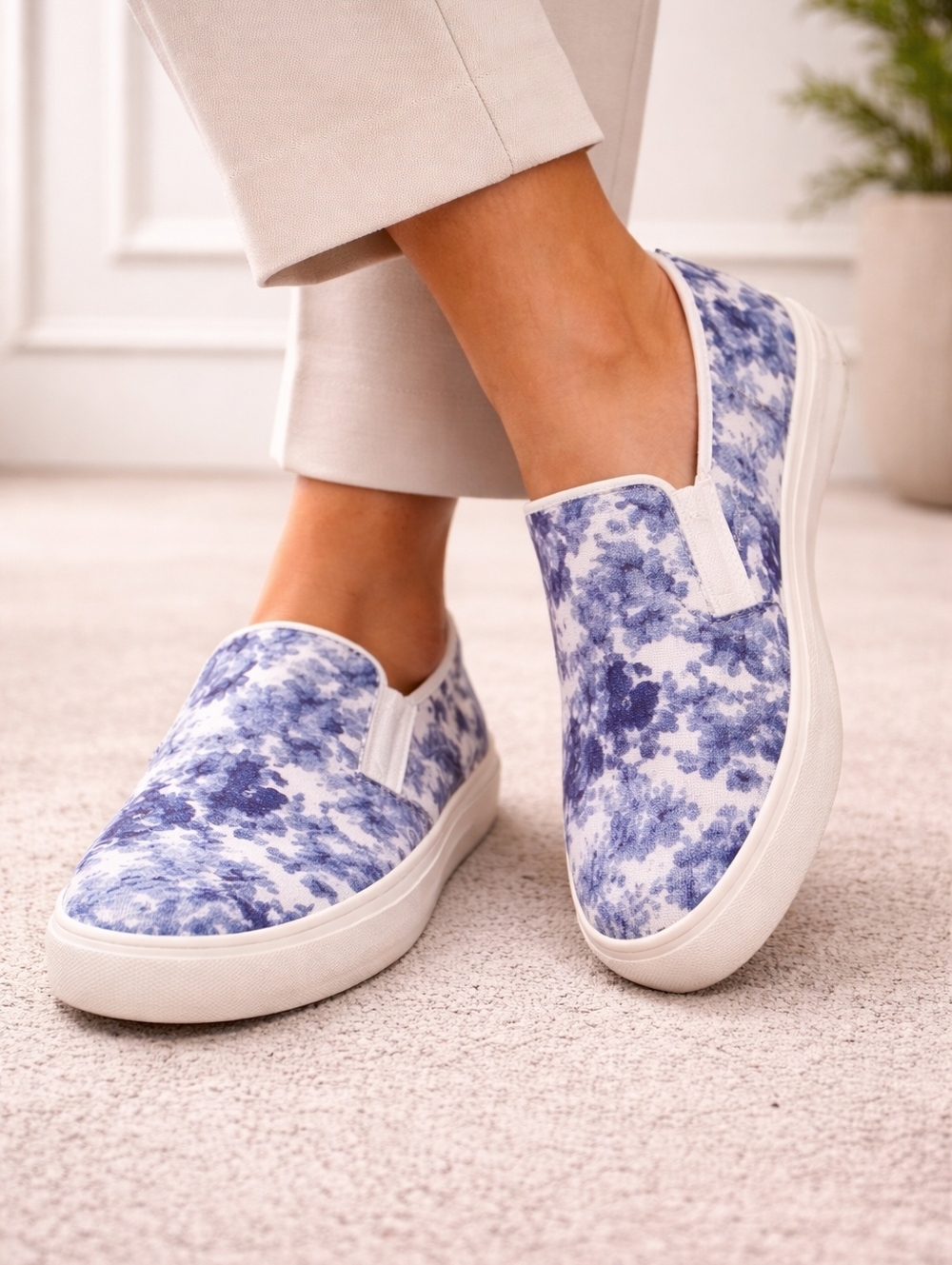 Michael Kors Blue Floral Canvas Slip-On Shoes Women's Size 6.5